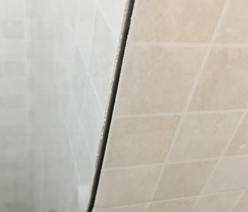 泾川瓷砖空鼓维修公司分享阳台瓷砖脱落的修复过程可以分为以下几个步骤