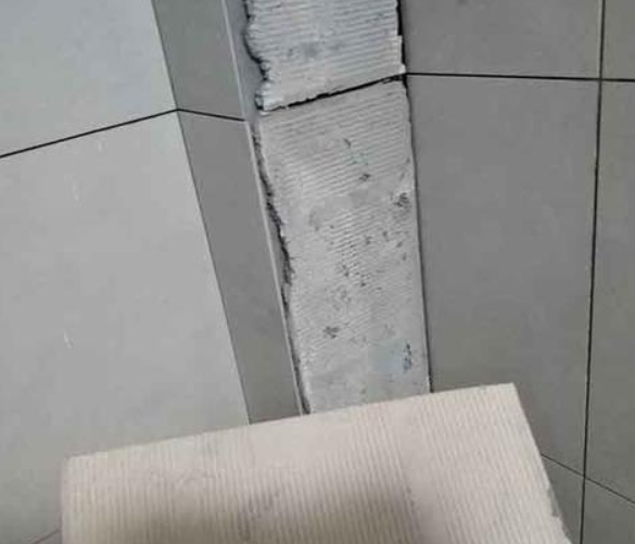 泾川瓷砖空鼓维修公司分享下厨房瓷砖脱落的补救措施。
